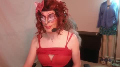 Snapshot of valentia_vickers chatting on 01.09.25 Valentia online show from 01.09.25