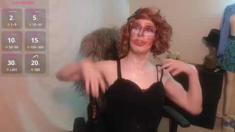 Snapshot of valentia_vickers chatting on 01.20.25 Valentia online show from 01.20.25