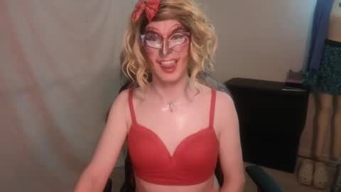 Snapshot of valentia_vickers chatting on 01.30.25 Valentia online show from 01.30.25
