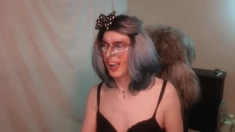 Snapshot of valentia_vickers chatting on 02.13.25 Valentia online show from 02.13.25