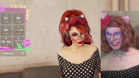 Snapshot of valentia_vickers chatting on 09.11.25 Valentia online show from 09.11.25