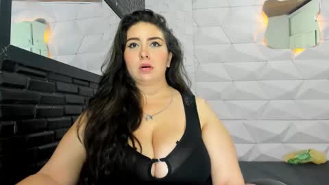 Snapshot of valentina_coba11 chatting on 01.25.25 Valentina online show from 01.25.25