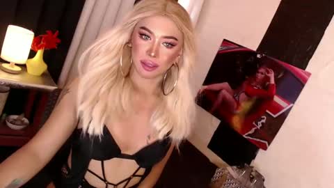 Snapshot of valentina_goddess_tsxxx chatting on 12.22.24 Amanda online show from 12.22.24