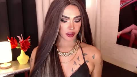 Snapshot of valentina_goddess_tsxxx chatting on 01.05.25 Amanda online show from 01.05.25