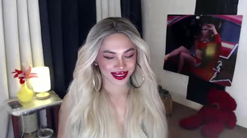 Snapshot of valentina_goddess_tsxxx chatting on 02.21.25 Amanda online show from 02.21.25