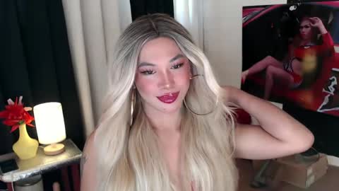 Snapshot of valentina_goddess_tsxxx chatting on 03.05.25 Amanda online show from 03.05.25