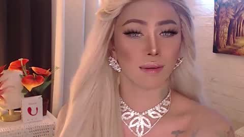 Snapshot of valentina_goddess_tsxxx chatting on 09.16.25 Amanda online show from 09.16.25