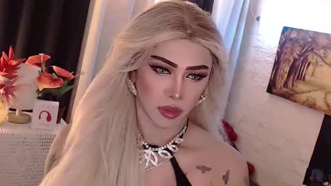 Snapshot of valentina_goddess_tsxxx chatting on 09.28.25 Amanda online show from 09.28.25