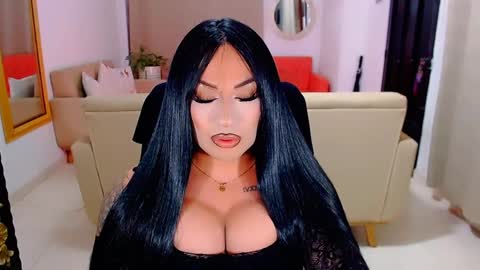 Snapshot of valentinaxqueen chatting on 01.20.25 online show from 01.20.25