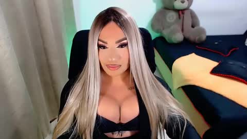 Snapshot of valentinaxqueen chatting on 03.01.25 online show from 03.01.25