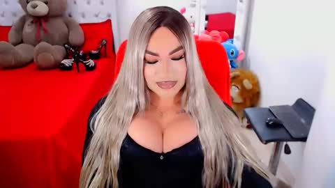 Snapshot of valentinaxqueen chatting on 10.03.25 online show from 10.03.25