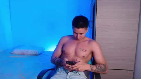 Snapshot of valentinosex_1 chatting on 10.02.25 VALENTINO online show from 10.02.25
