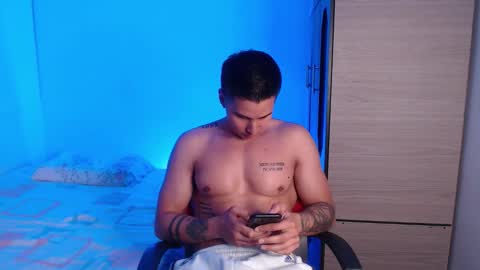 Snapshot of valentinosex_1 chatting on 10.03.25 VALENTINO online show from 10.03.25