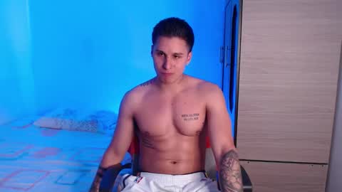 Snapshot of valentinosex_1 chatting on 10.05.25 VALENTINO online show from 10.05.25