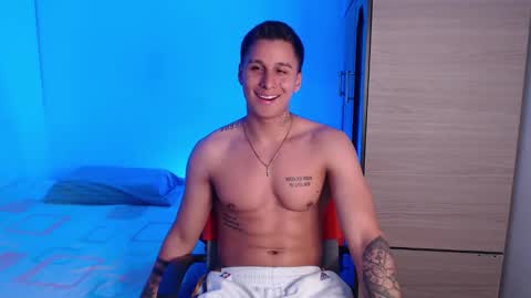 Snapshot of valentinosex_1 chatting on 10.18.25 VALENTINO online show from 10.18.25