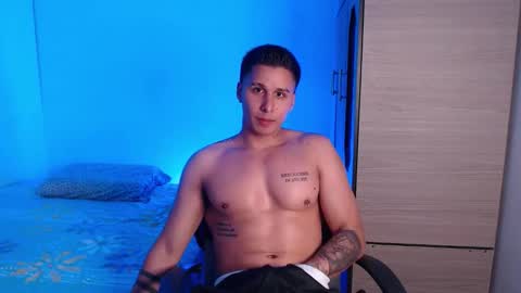 Snapshot of valentinosex_1 chatting on 10.20.25 VALENTINO online show from 10.20.25