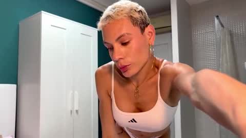 Snapshot of valeria_thonson chatting on 11.06.25 valeria_thonson online show from 11.06.25