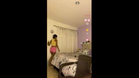 Snapshot of valeriah_7 chatting on 10.24.25 valeria  online show from 10.24.25