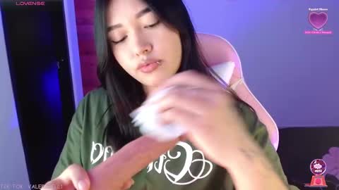 Snapshot of valeribell1 chatting on 09.19.25 Valeri online show from 09.19.25