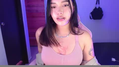 Snapshot of valeribell1 chatting on 10.18.25 Valeri online show from 10.18.25