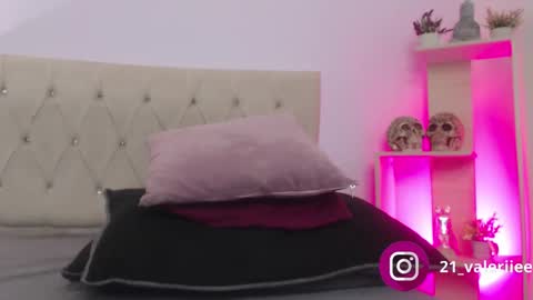 Snapshot of valerie_21 chatting on 01.09.25 Valeriee online show from 01.09.25