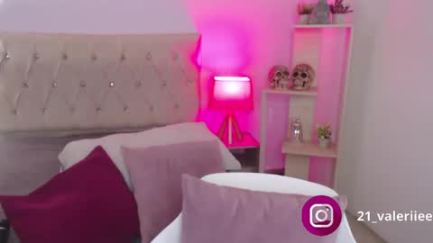 Snapshot of valerie_21 chatting on 02.06.25 Valeriee online show from 02.06.25