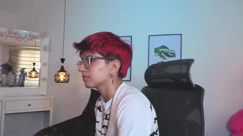 Snapshot of valeryevansvg chatting on 12.01.25 Valery online show from 12.01.25