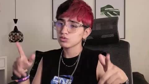 Snapshot of valeryevansvg chatting on 12.02.25 Valery online show from 12.02.25