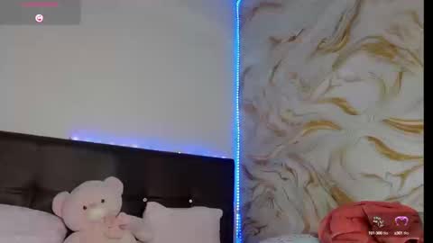 Snapshot of valeryfoxx1 chatting on 09.19.25 ValeryFox online show from 09.19.25