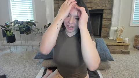 Snapshot of valerysquirt_19 chatting on 02.02.25 valerie online show from 02.02.25