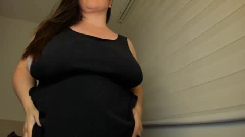 Snapshot of valeryvass_07 chatting on 02.28.25 My name is Valery... Nice to meet you thumb up me please its important online show from 02.28.25