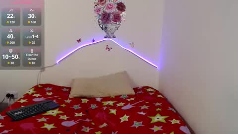 Snapshot of valeryxs1 chatting on 10.04.25 Angelyxs online show from 10.04.25