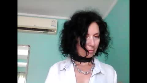 Snapshot of valleriwind chatting on 02.06.25 ValleriWind online show from 02.06.25