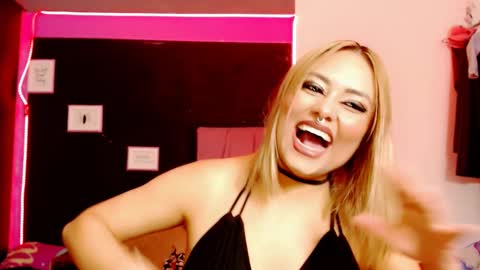 Snapshot of vallery_doll chatting on 02.21.25 Valerie online show from 02.21.25