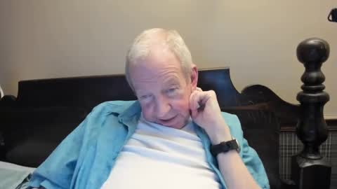 Snapshot of valleylaker chatting on 10.27.25 valleylaker online show from 10.27.25