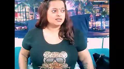 Snapshot of valleyval chatting on 01.04.25 indianvalvet priya is back online show from 01.04.25