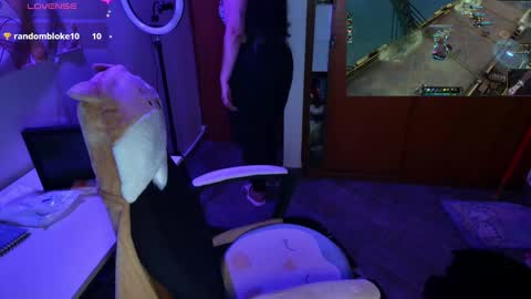 Im Violet online show from 12.05.24