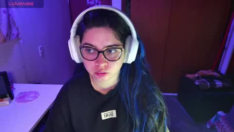 Im Violet online show from 01.08.25