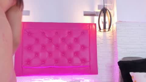 Snapshot of valloletsamar chatting on 01.31.25 Vallolet Peach  online show from 01.31.25