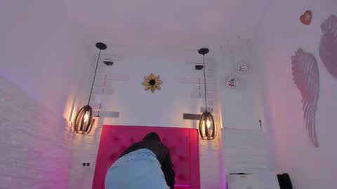 Snapshot of valloletsamar chatting on 02.12.25 Vallolet Peach  online show from 02.12.25