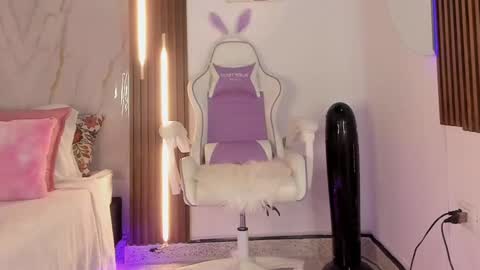 Snapshot of valloletsamar chatting on 09.14.25 Vallolet Peach  online show from 09.14.25