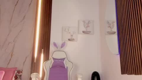 Snapshot of valloletsamar chatting on 09.16.25 Vallolet Peach  online show from 09.16.25