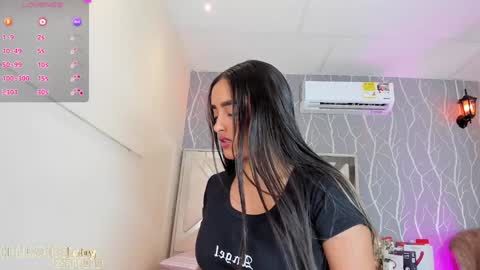 Snapshot of vanessa_guzman1 chatting on 12.26.24 online show from 12.26.24