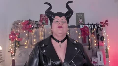 Snapshot of vanessa_moka chatting on 12.28.24 Vanessa online show from 12.28.24