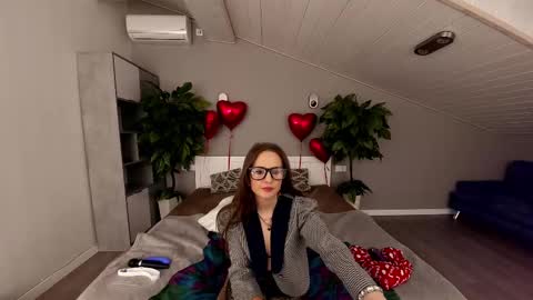 Snapshot of vanessabeautyy chatting on 02.19.25 vanessabeautyy online show from 02.19.25
