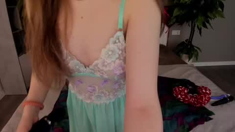 Snapshot of vanessabeautyy chatting on 03.04.25 vanessabeautyy online show from 03.04.25