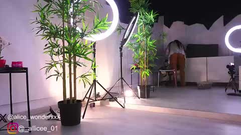 Vanessa Simon online show from 02.13.25