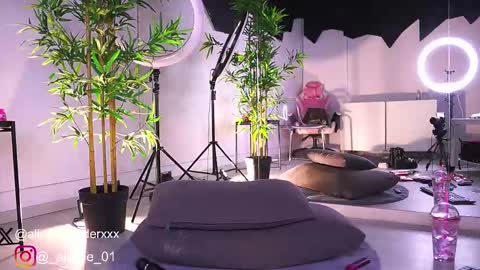 Vanessa Simon online show from 02.13.25