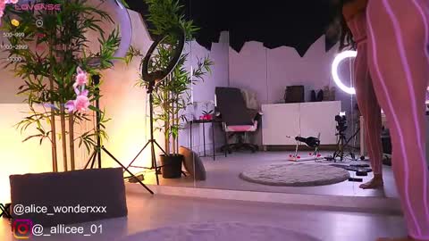 Vanessa Simon online show from 03.06.25