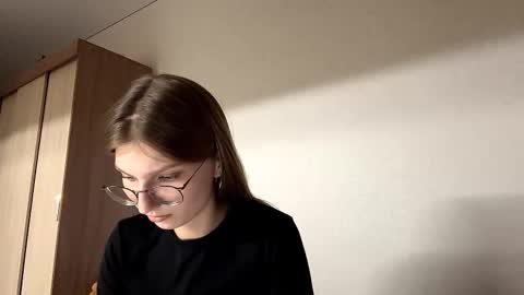 Snapshot of vanfinster chatting on 11.26.25 Kim online show from 11.26.25